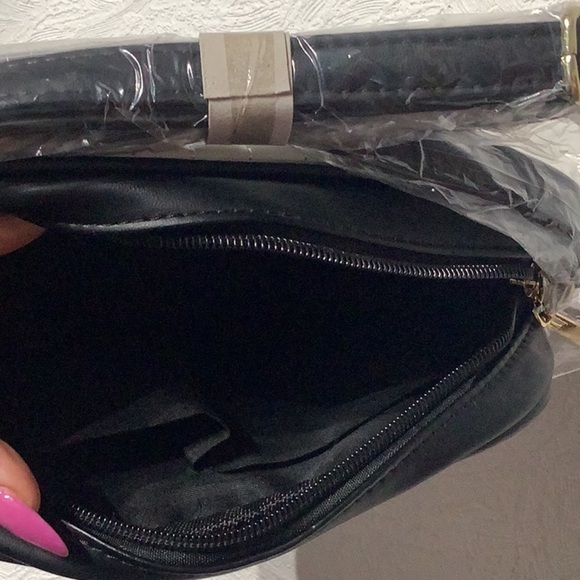 MoDa New York - NEW - Timeless Quilted White and Black Crossbody Bag - Picture 4 of 8